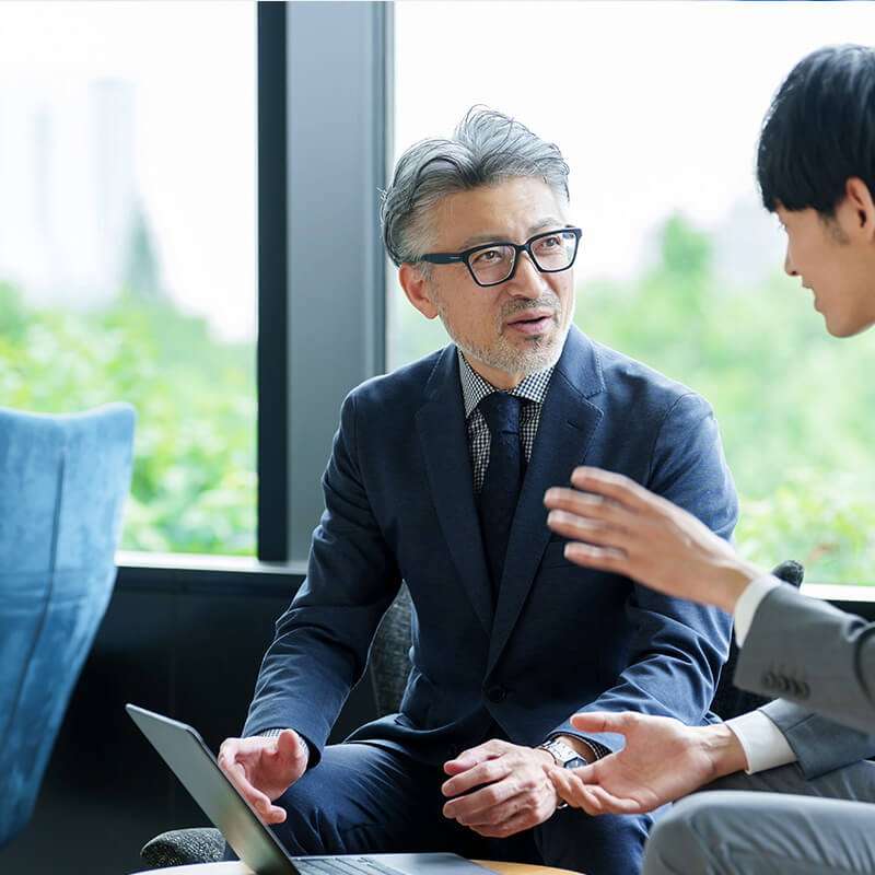 税務・法務の専門家と連携
